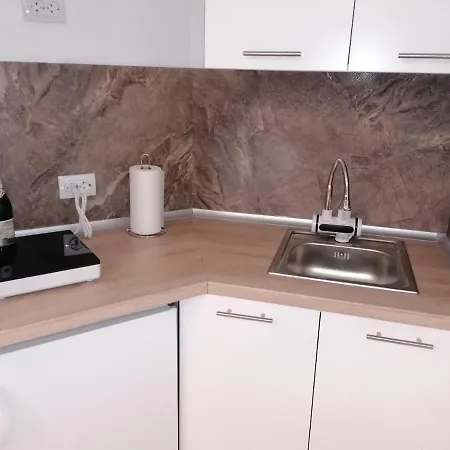 Dunja S Βελιγράδι